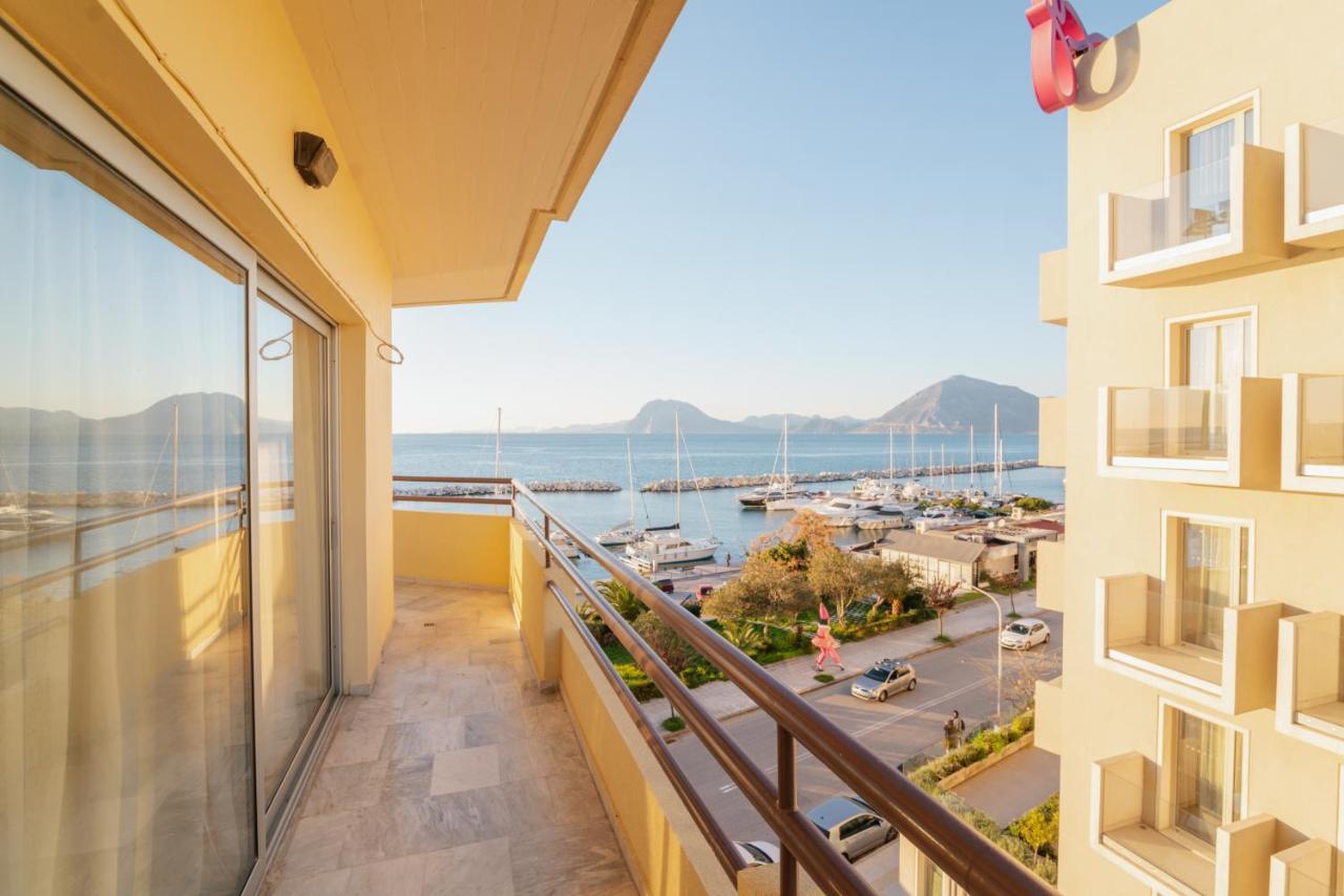 Sea Front Luxury Apartment Patras Extérieur photo